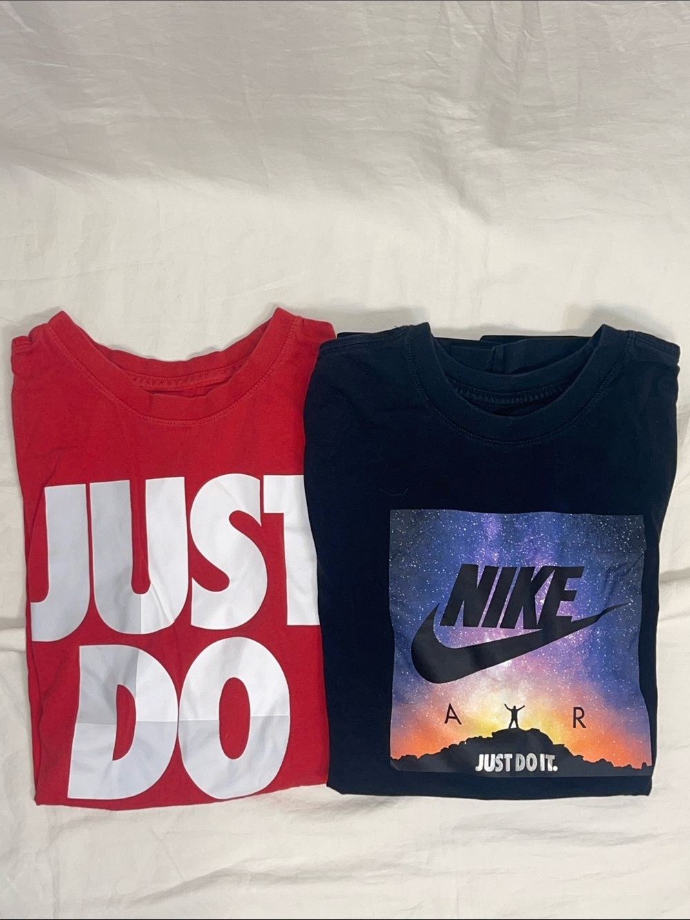Nike Men medium Short-Sleeve Graphic Tees - Red, Black, White